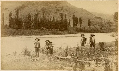 Niños a orillas de un río, zona central, 1888 — Limache — 1888 | Chile de Ayer