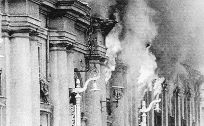 Incendio la moneda, 1973 — Palacio de La Moneda — 1973 | Chile de Ayer