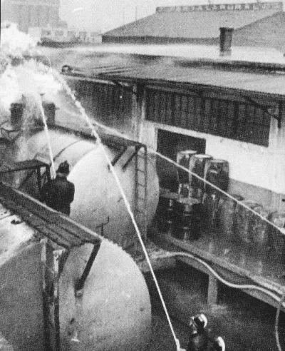 Incendio gasómetro 1939 — Gasómetro de Santiago — 1939 | Chile de Ayer