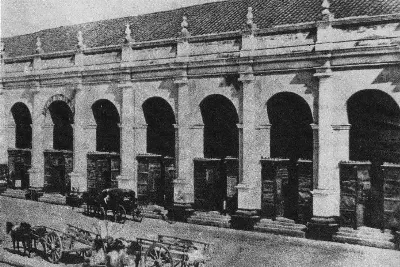 Portal Sierra Bella, 1860 — Plaza de Armas de Santiago — 1860 | Chile de Ayer