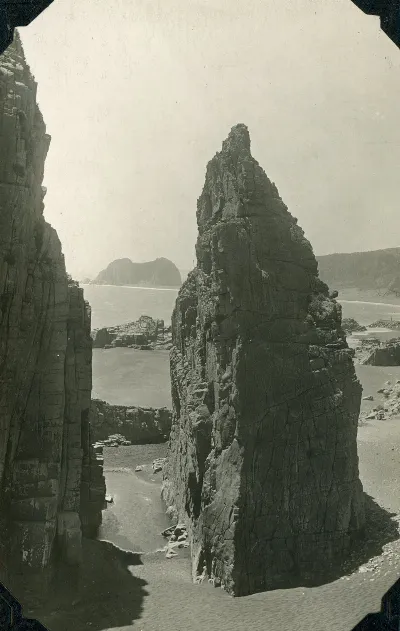 Constitución en 1925 — Piedra de la Iglesia — 1925 | Chile de Ayer