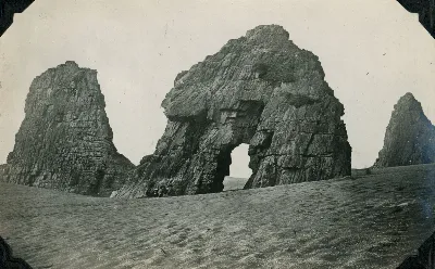 Constitución en 1925 — Piedra de la Iglesia — 1925 | Chile de Ayer