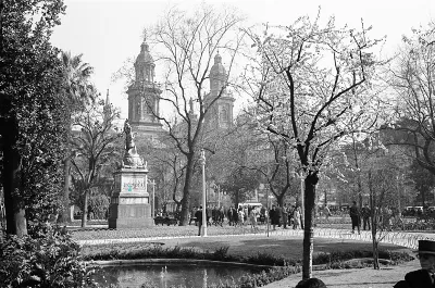 Plaza de Armas de Santiago, 1964 — Plaza de Armas de Santiago — 1964 | Chile de Ayer
