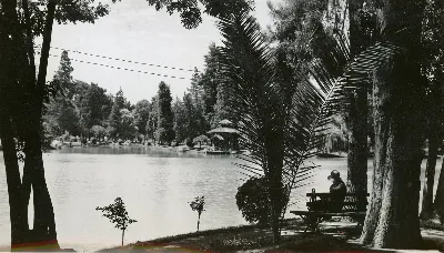 Parque Forestal C.a 1930 — Parque Forestal — 1930 | Chile de Ayer