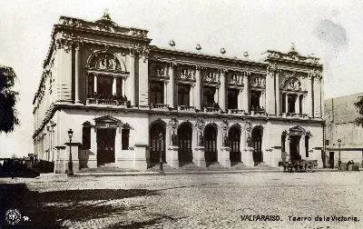 Segundo Teatro Victoria de Valparaíso, ca. 1906 — Plaza de la Victoria — 1906 | Chile de Ayer