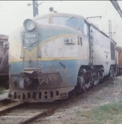 Locomotora de origen italiano en Chillán, 1994 — 1994 | Chile de Ayer