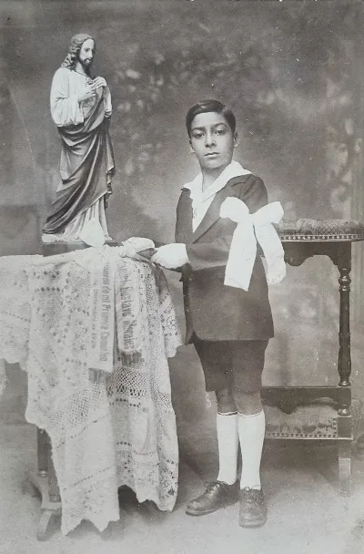 Manuel Gustavo Morales Varas en el día de su primera comunión, 1929 — 1929 | Chile de Ayer
