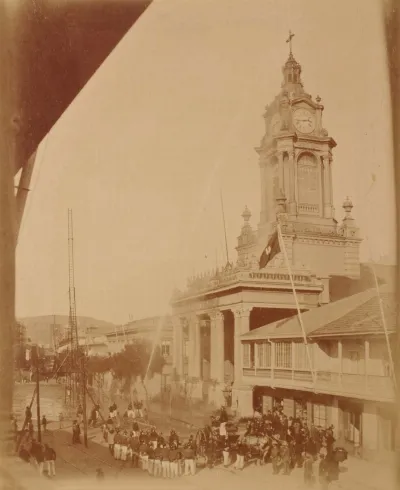 Actividad de bomberos en Plaza Victoria, Valparaíso, 1890 — Plaza de la Victoria — 1890 | Chile de Ayer