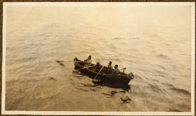Balsa Kawésqar, Patagonia, ca. 1923 — 1923 | Chile de Ayer