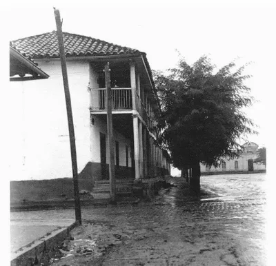 Vista a la Plaza Vieja, Cauquenes, 1919 — Plaza Vieja de Cauquenes — 1919 | Chile de Ayer