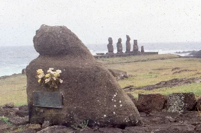 Tumba de William Mulloy en 1978 — Tumba de William Mulloy — 1978 | Chile de Ayer