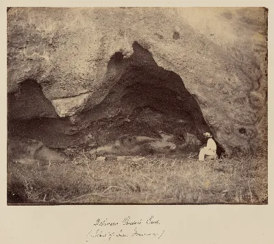 Hombre en Cueva de Robinson Crusoe, 1860 — 1860 | Chile de Ayer