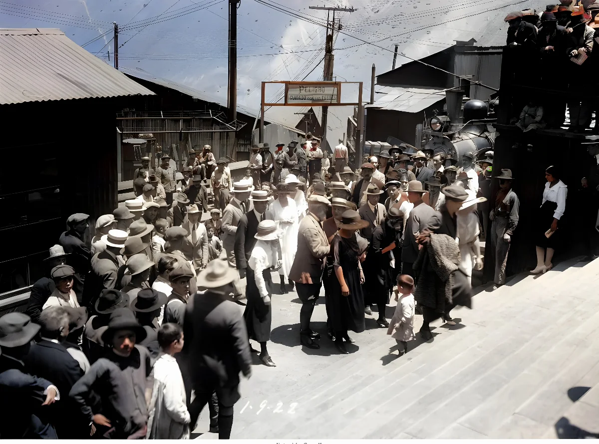 Bienvenida en Sewell, ca 1920 — Sewell — 1920 | Chile de Ayer
