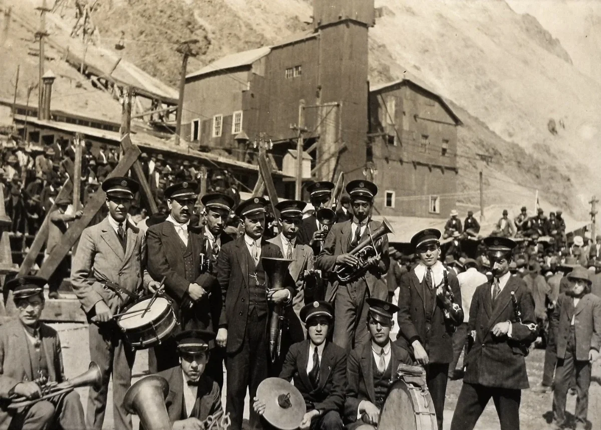 Músicos en Sewell, ca 1920 — Sewell — 1920 | Chile de Ayer