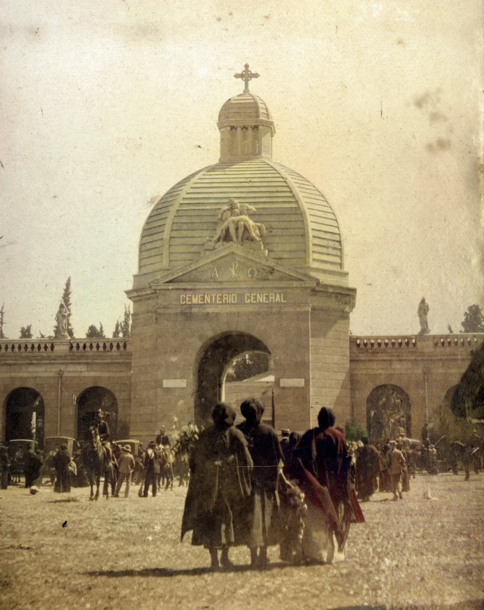 Cementerio General de Santiago, Chile, CA 1900 — Cementerio General de Santiago — 1900 | Chile de Ayer