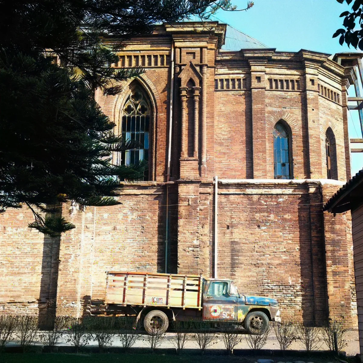 Capilla San Juan de Dios, lugar desconocido en ca 1900 — 1900 | Chile de Ayer