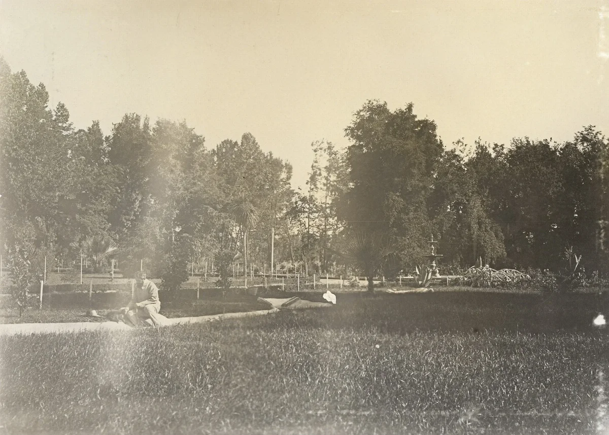 Jardines en algún lugar de la zona central, 1901 — 1901 | Chile de Ayer