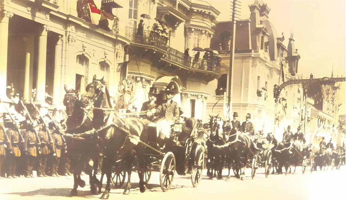 Desfile en la Alameda-Centenario Chile 1910 — 1910 | Chile de Ayer