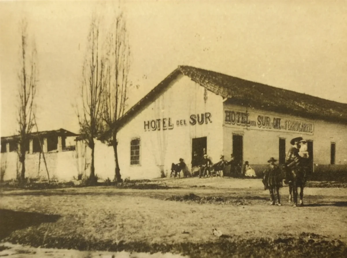 Hotel del sur en la estación central de ferrocarriles, 1859 — 1859 | Chile de Ayer