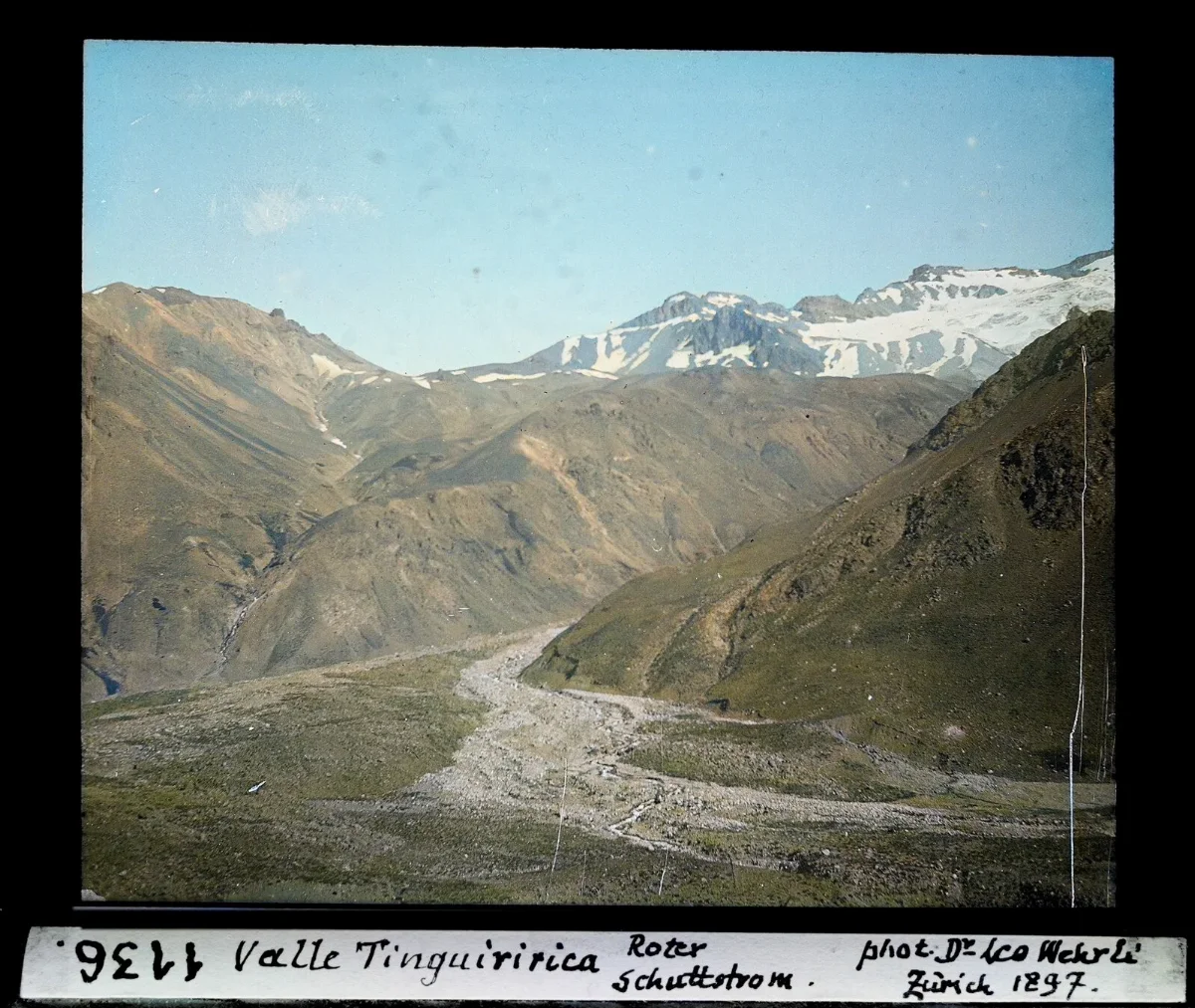 Valle del Tinguiririca con detritos rojos, diapositiva de Leo Wehrli (1897) — aprox. 1897–1940 | Chile de Ayer