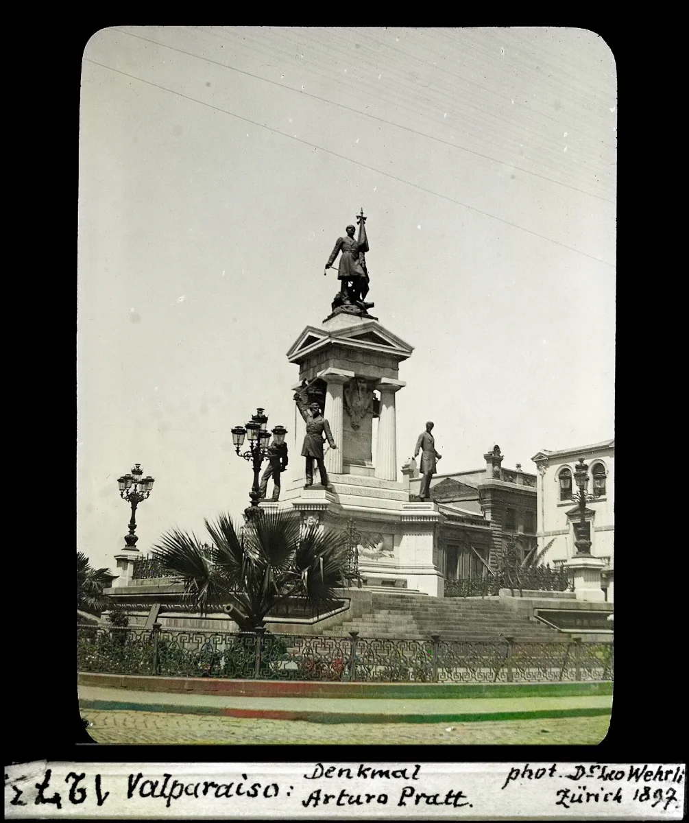Monumento a Arturo Prat en Valparaíso — aprox. 1897–1940 | Chile de Ayer