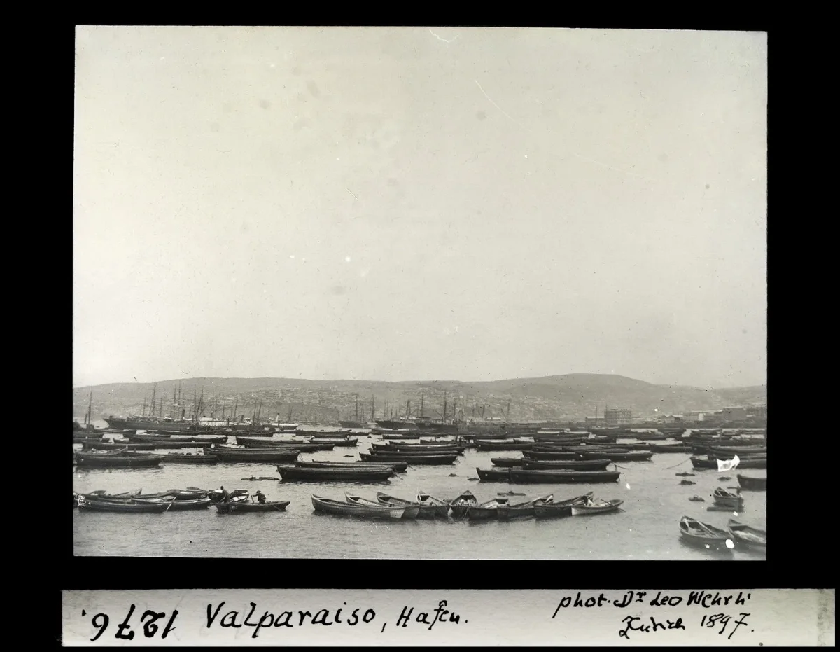 Vista del puerto con barcos — aprox. 1897–1940 | Chile de Ayer