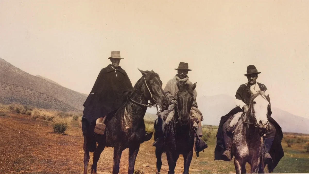 Tres gauchos en la Patagonia semiárida — aprox. 1890–1930 | Chile de Ayer