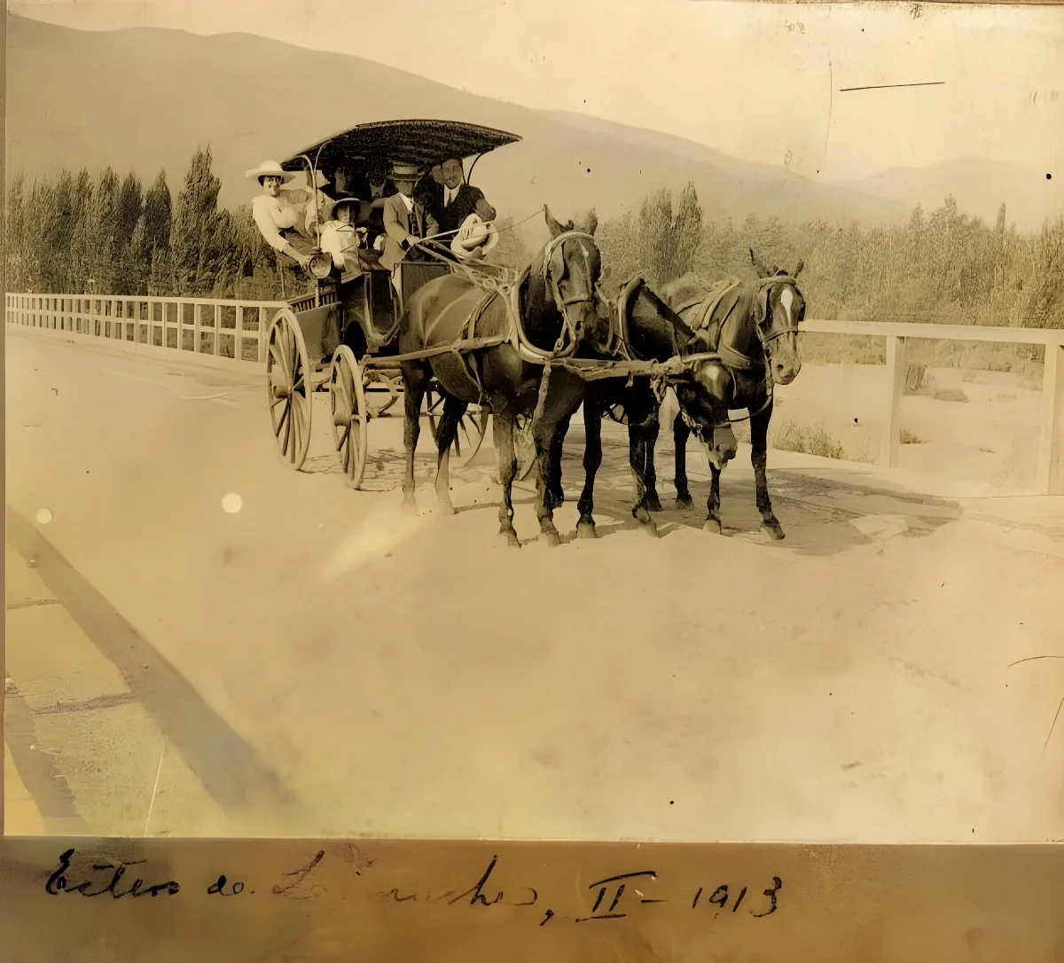 Cruzando el estero de Limache, 1913 — Estero de Limache — 1913 | Chile de Ayer