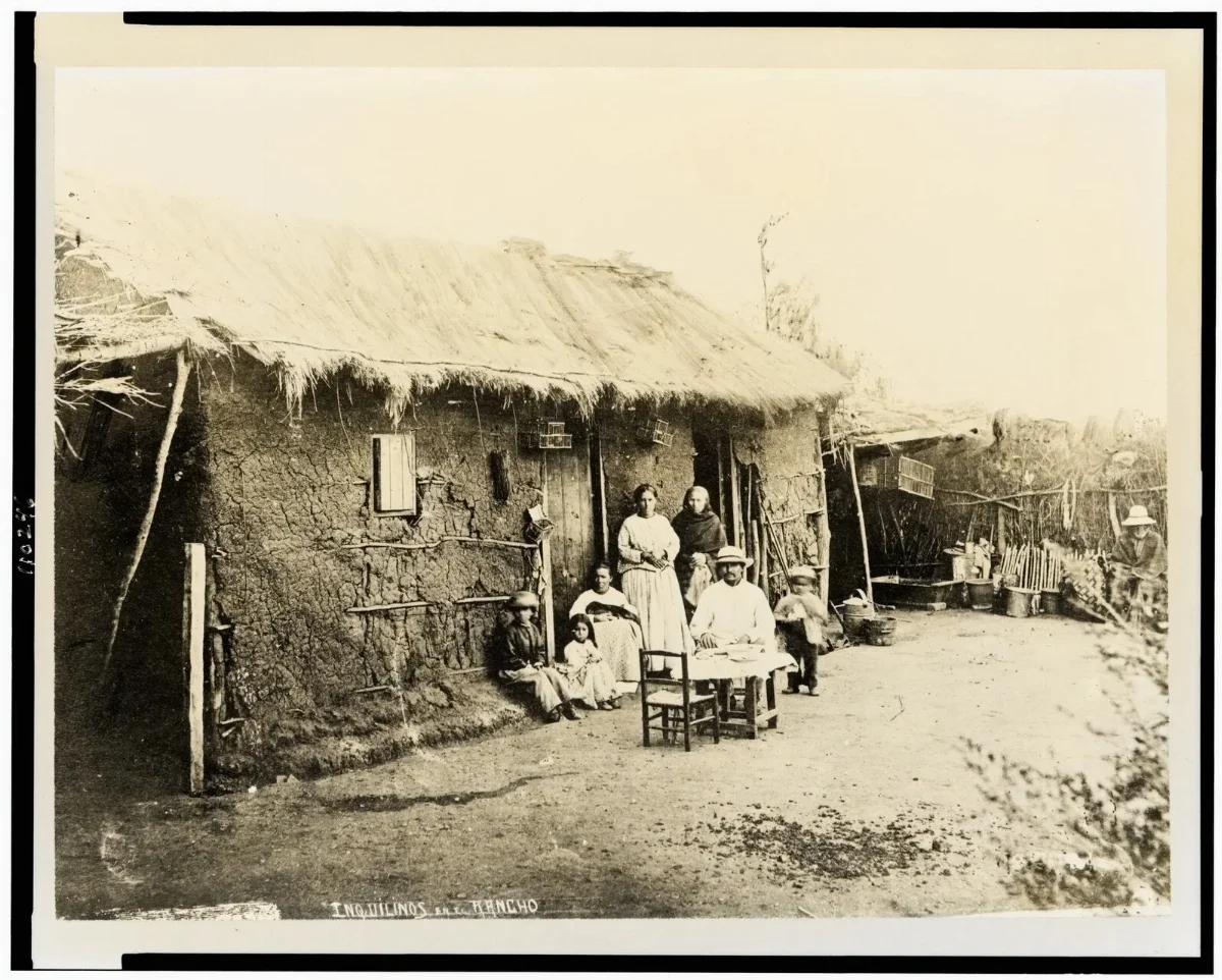 Inquilinos en el rancho — aprox. 1899–1930 | Chile de Ayer