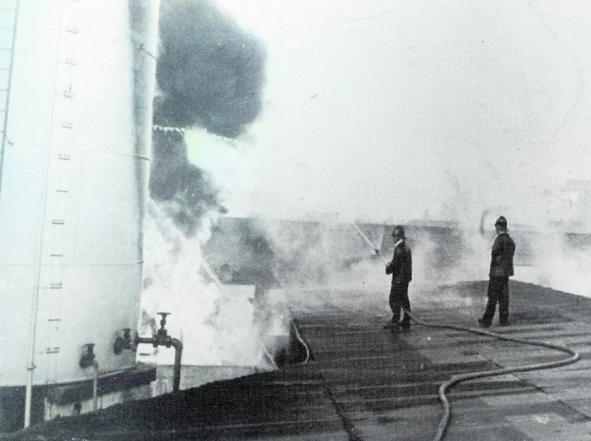Incendio Gasómetro de Santiago, 1939 — Gasómetro de Santiago — 1939 | Chile de Ayer