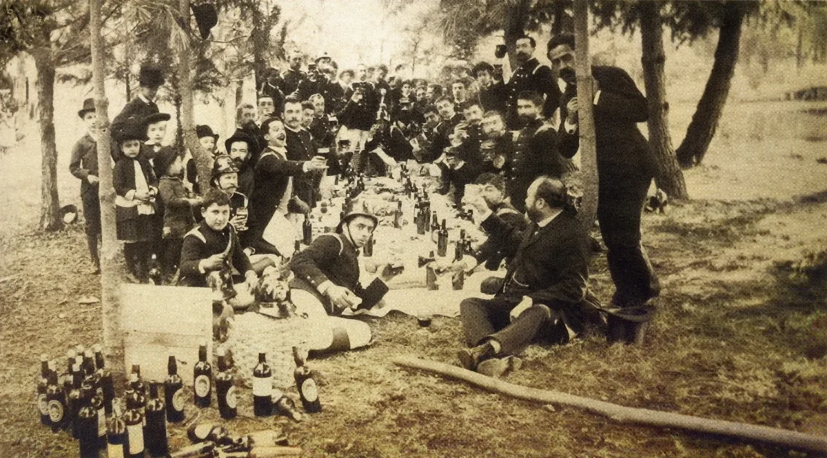 Actividad Bomberos en Parque Cousiño — Parque O'Higgins — 1910 | Chile de Ayer