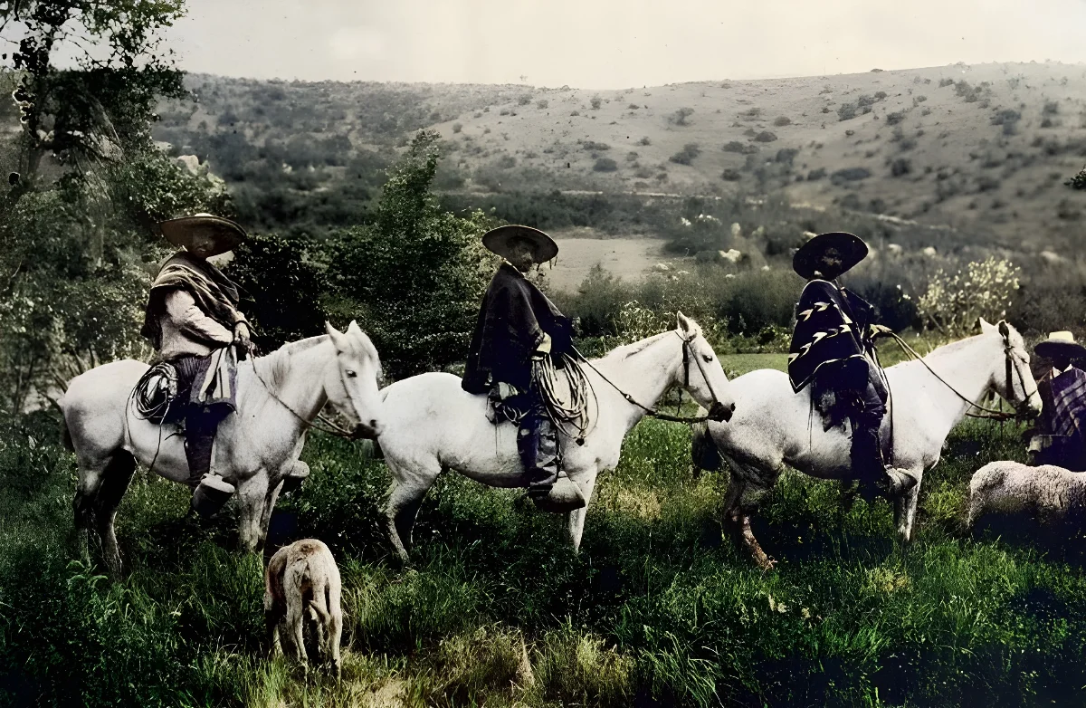 Vaqueros en la hacienda Las Arañas, hacia 1900 — aprox. 1900–1930 | Chile de Ayer
