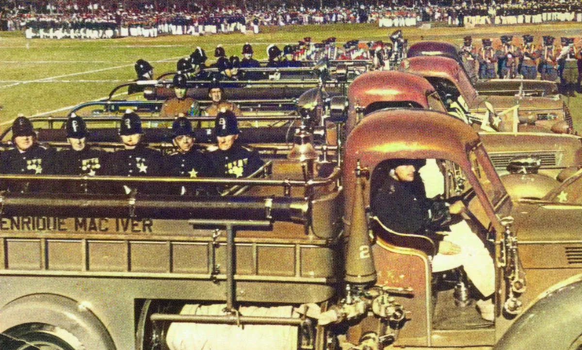 Carros bombas modelo Ford Waterous 1940 — Parque O'Higgins — 1940 | Chile de Ayer
