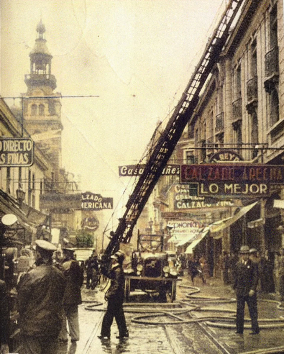 Incendio Santiago Centro 1950 — Calle Puente — 1950 | Chile de Ayer