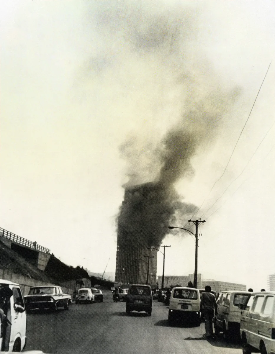 Incendio Torre Santa Maria, 1981 — Torre Santa María — 1981 | Chile de Ayer