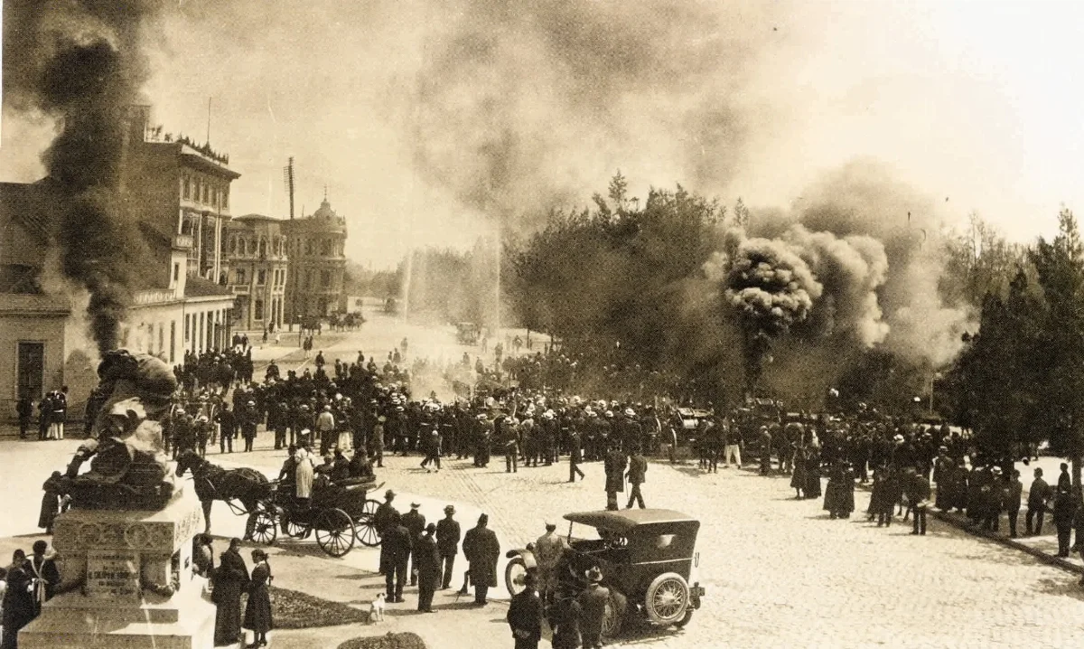Ejercicio de Bomberos, 1917 — Avenida Irarrázaval — 1917 | Chile de Ayer