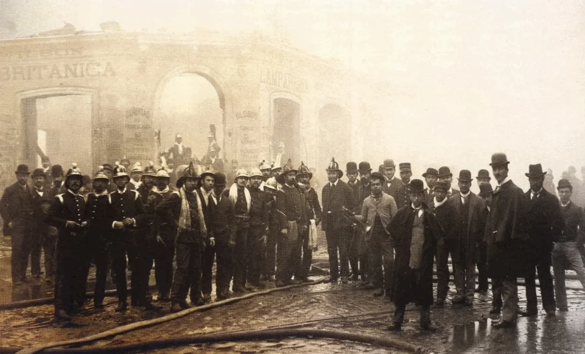 Incendio Unión Central 1891 — Plaza de Armas de Santiago — 1891 | Chile de Ayer
