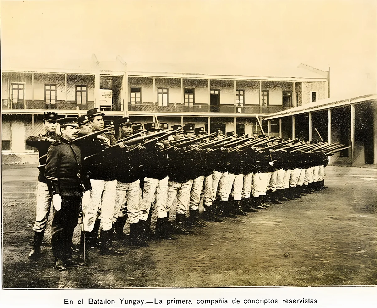 Primera compañía de conscriptos reservistas del Batallón Yungay — aprox. 1904–1930 | Chile de Ayer