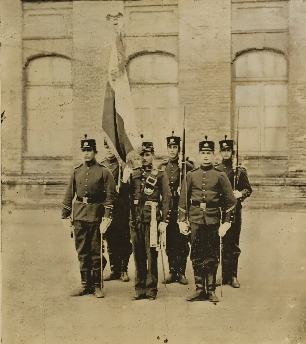 Estandarte del Batallón Buin, 1.º de Infantería, y su escolta — aprox. 1901–1930 | Chile de Ayer