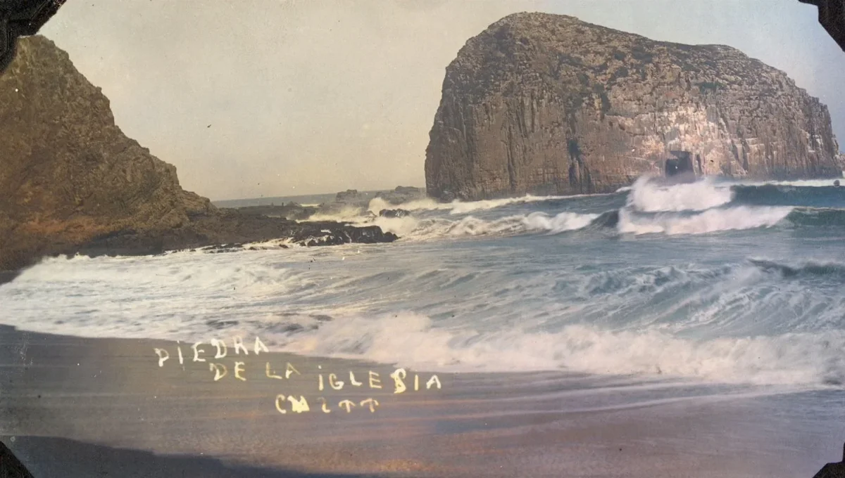 Constitución en 1925 — Piedra de la Iglesia — 1925 | Chile de Ayer