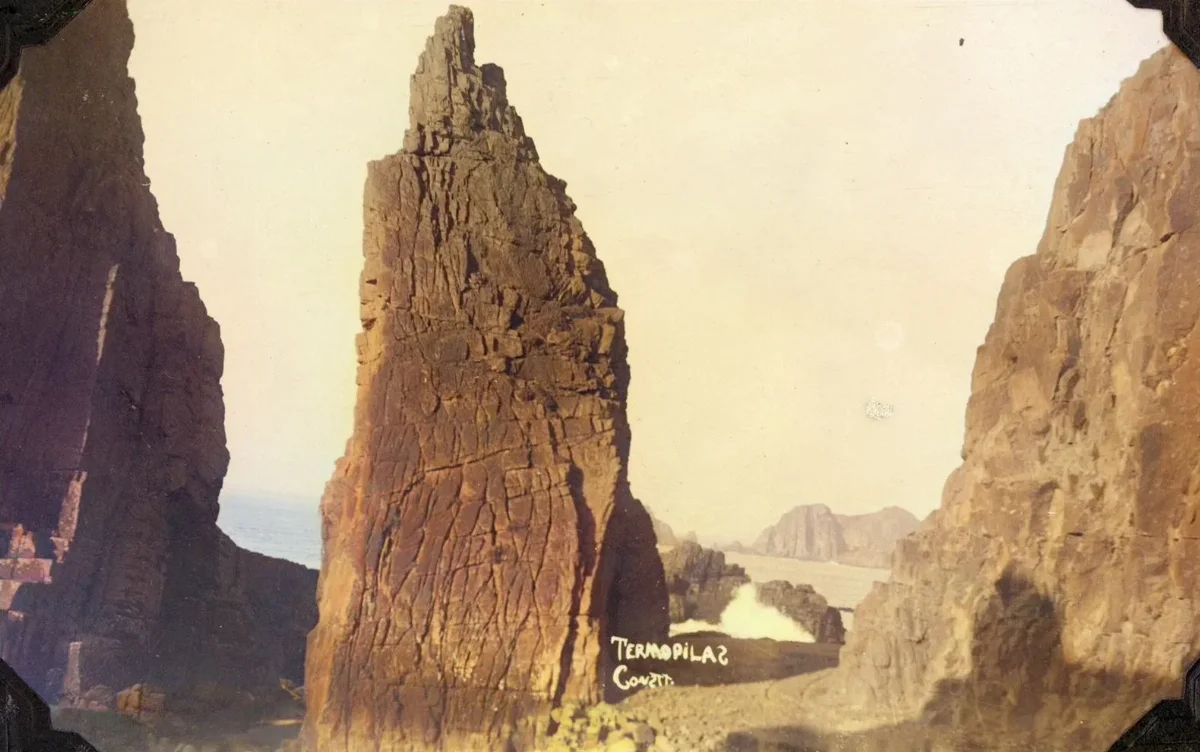 Constitución en 1925 — Piedra de la Iglesia — 1925 | Chile de Ayer