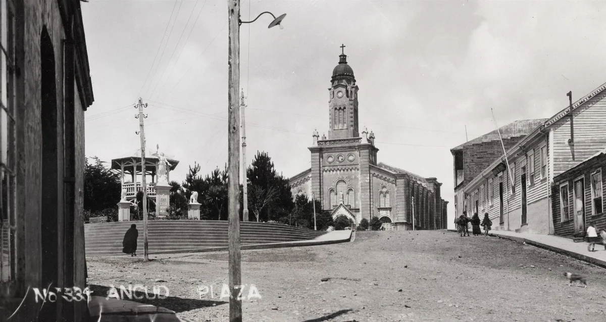 Plaza de Armas Ancud, 1930 — Plaza de Armas de Ancud — 1930 | Chile de Ayer