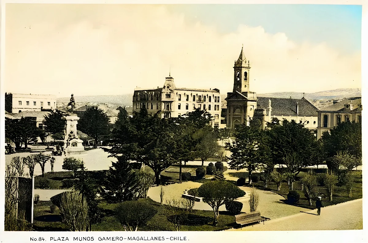 Plaza Muñoz Gamero ca. 1910 — Plaza Muñoz Gamero — 1910 | Chile de Ayer