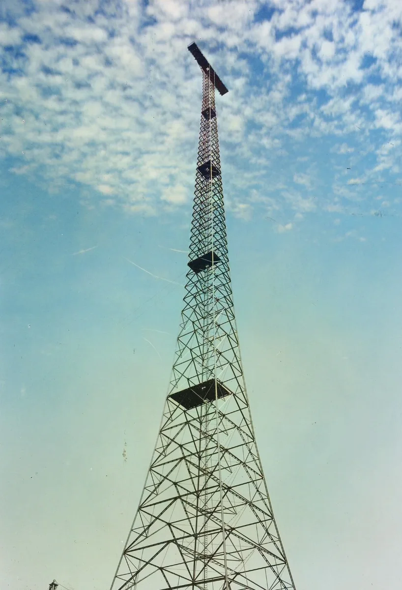 Antena Cerro San Cristóbal C.a 1930 — Cerro San Cristóbal — 1930 | Chile de Ayer
