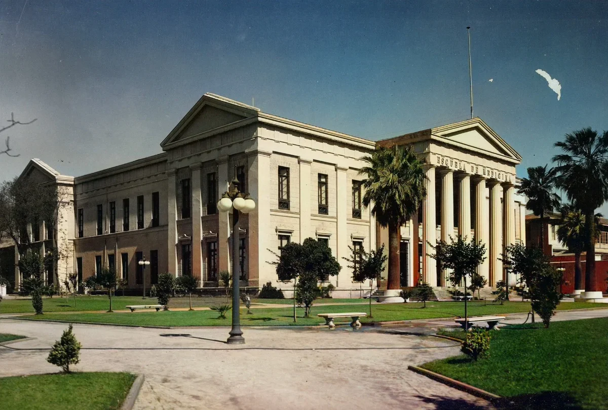 Universidad de Chile C.a 1930 — Facultad de Medicina de la Universidad de Chile — 1930 | Chile de Ayer