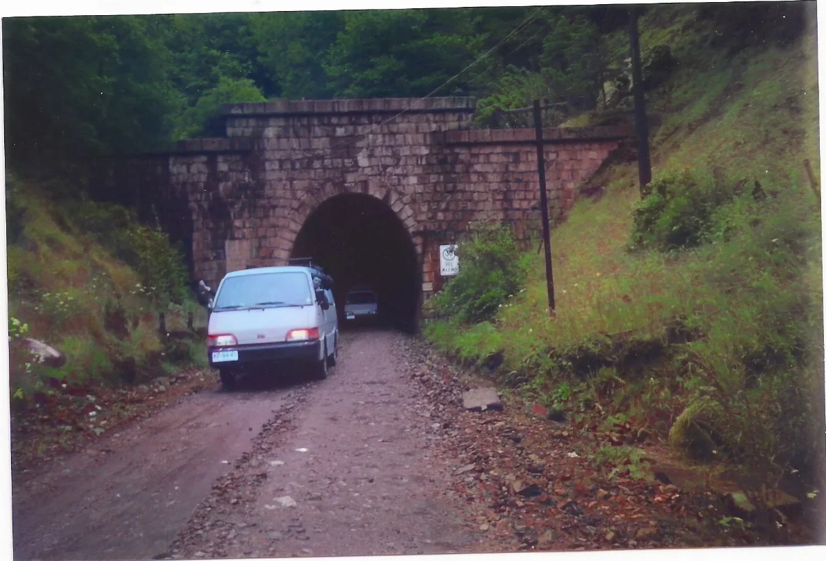Tunel Las Raíces, 1996 — Túnel Las Raíces — 1996 | Chile de Ayer