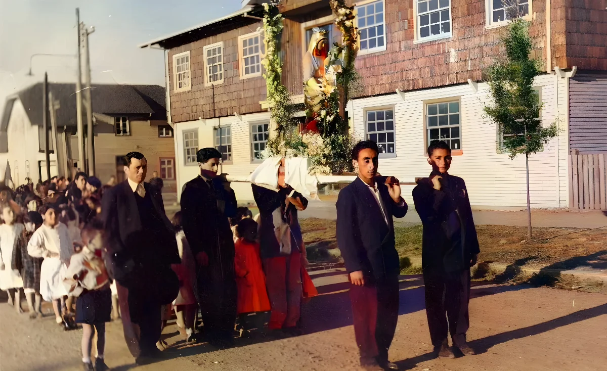 Procesión del 8 de Diciembre — Calle Aníbal Pinto — 1950 | Chile de Ayer