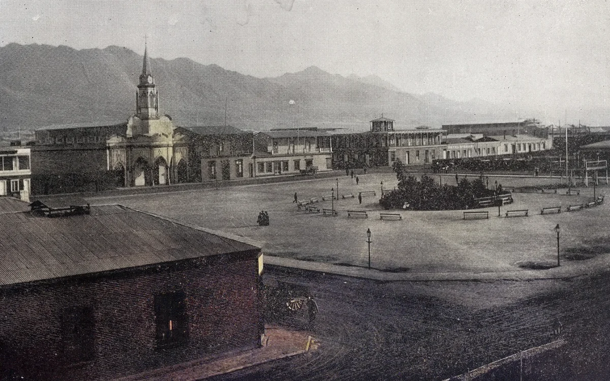Plaza de Armas de Antofagasta, 1890 — Plaza Colón — 1887 | Chile de Ayer