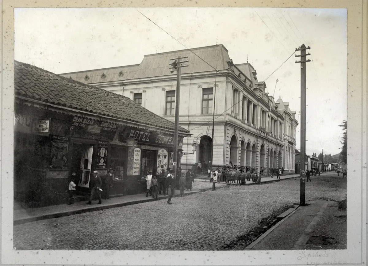 Calle Esmeralda, Los Andes, ca. 1910 — Calle Esmeralda — 1910 | Chile de Ayer
