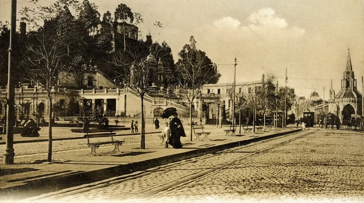 Cerro Santa Lucía y Alameda, Santiago, ca. 1910 — Cerro Santa Lucía — 1910 | Chile de Ayer